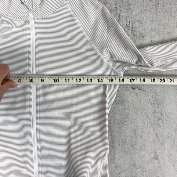 NEW Lorna Jane Unwind Zip Through Activewear Top XS Quick Dry Thumb Holes NWT - Picture 12 of 14